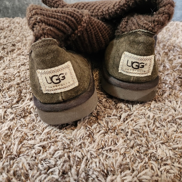 UGGS boots - Picture 3 of 5